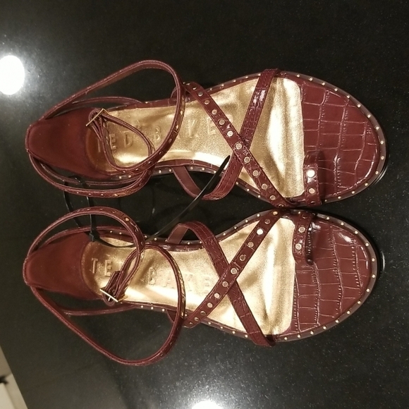 💕TED BAKER LONDON💕 Mathar Flat Studded Gladiator Sandal ~ Dark Brown 39.5 NWT - Picture 9 of 15